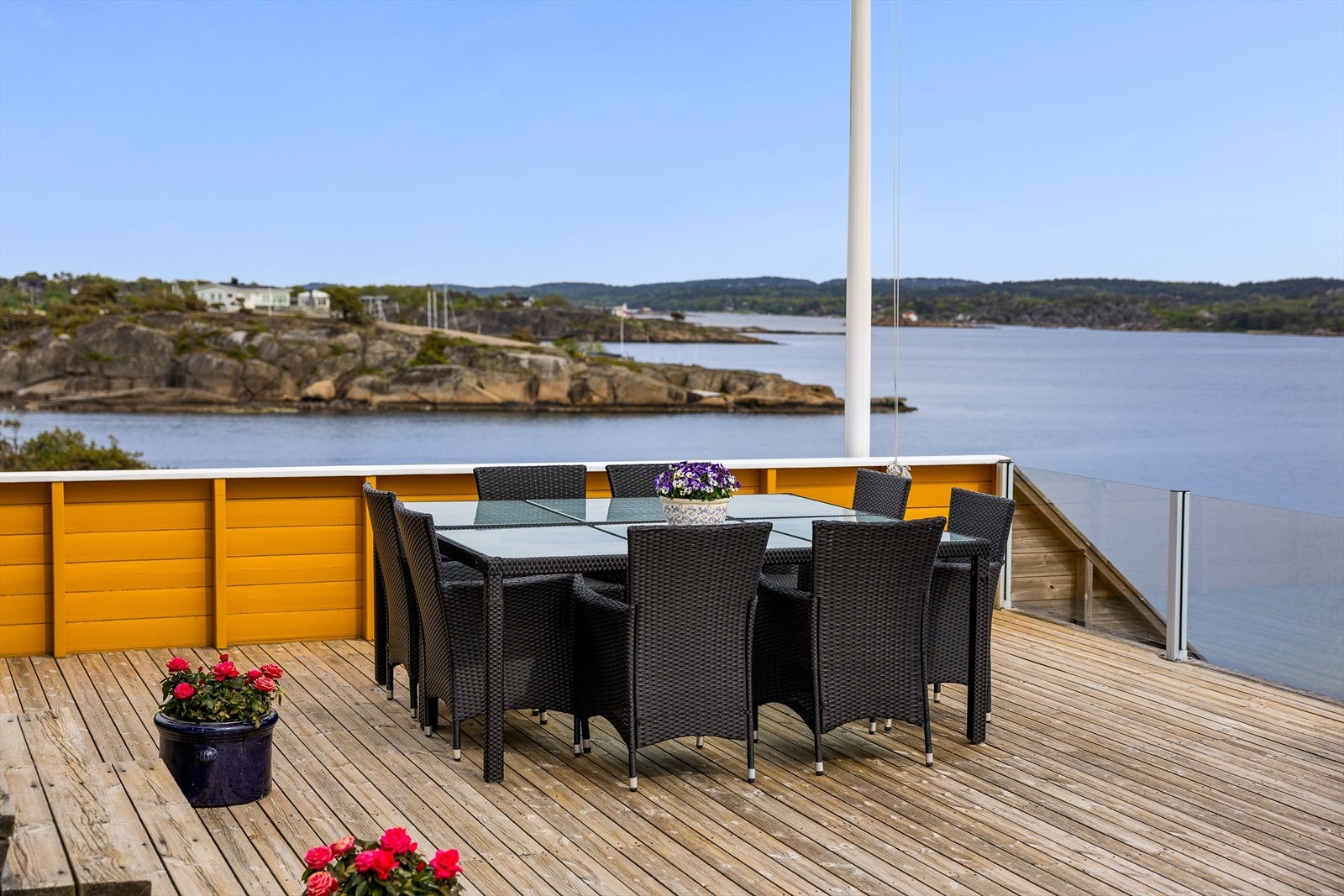 Terrassene har utmerkede solforhold og god plass til flere ulike utemøbler. Galleribilde