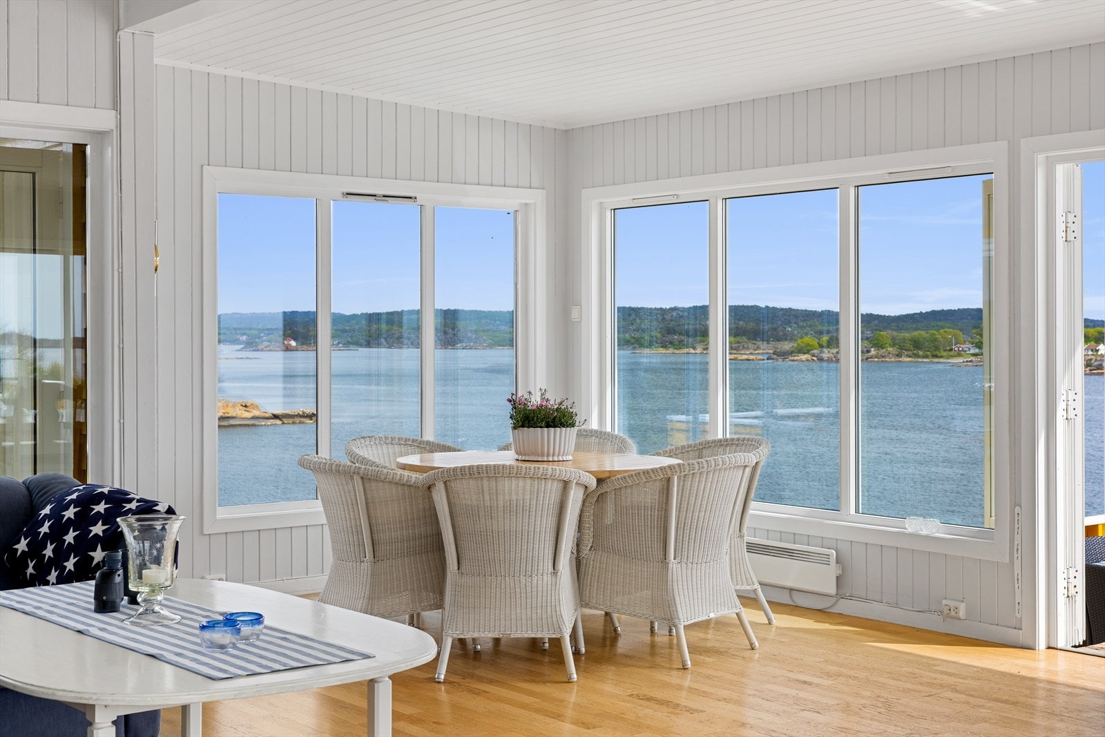 Her kan man nyte hele fjordpanoramaet i alle retninger. Galleribilde