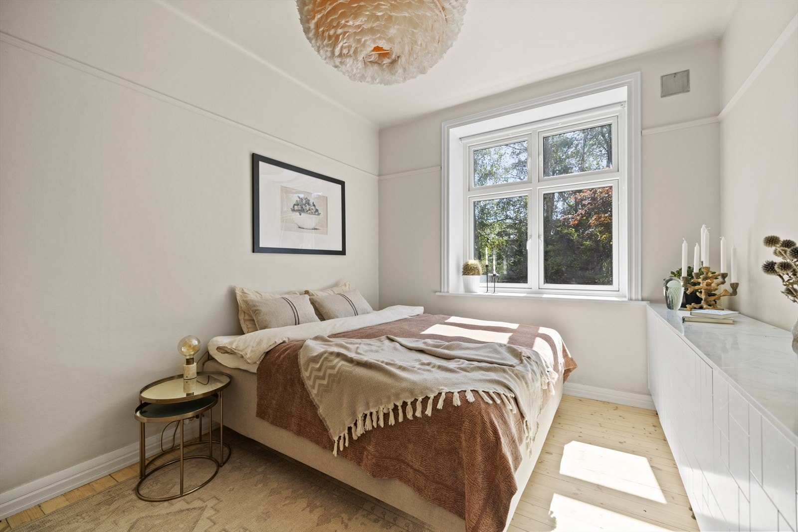 Romslig hovedsoverom. Sengen på bildet er 180 cm bred Galleribilde