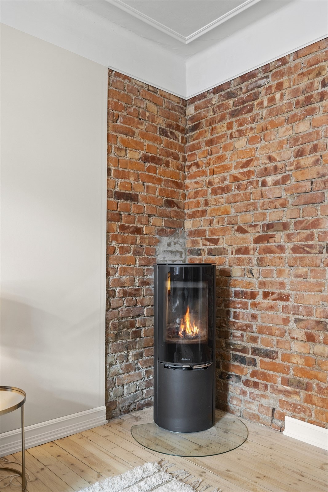 Piper ble rehabilitert i 2013. Den moderne peisen ble installert i 2023 Galleribilde