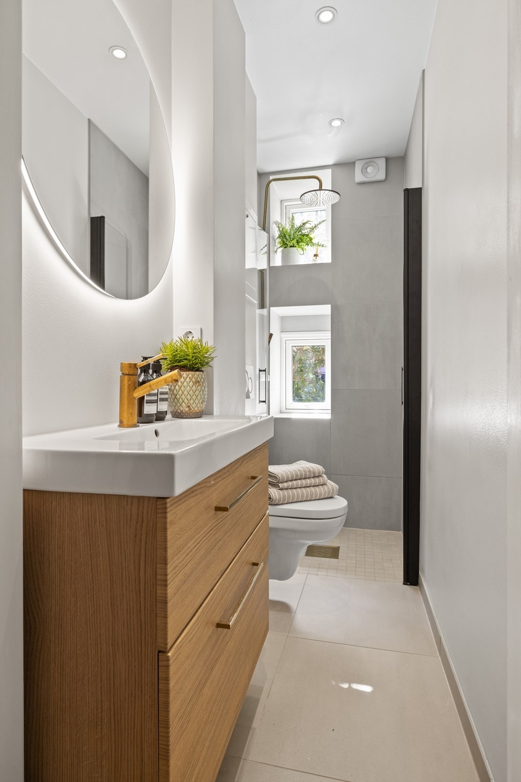 Strøkent og delikat bad som ble totalrehabilitert av borettslaget i 2019 Galleribilde