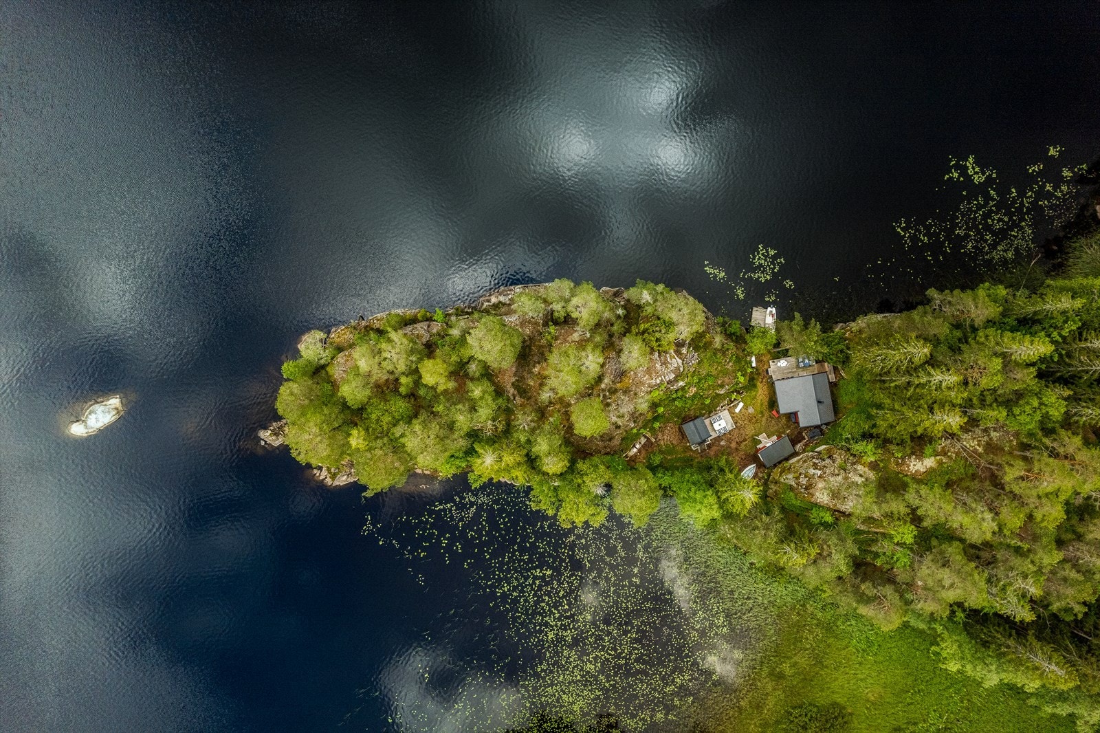 Rundt eiendommen er det flotte turmuligheter i et område som er kjent for flest soldager i året. Galleribilde