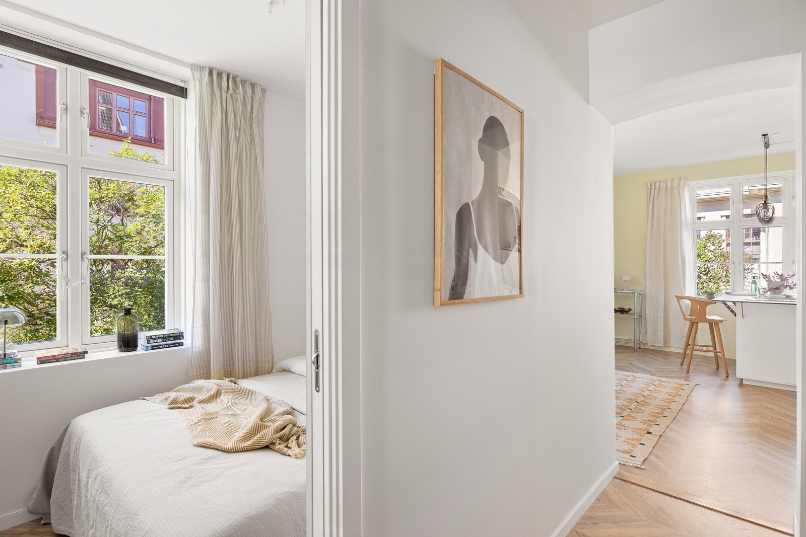 Leiligheten ble ombygget i 2025, og har nå en planløsning som utnytter plassen optimalt. Galleribilde