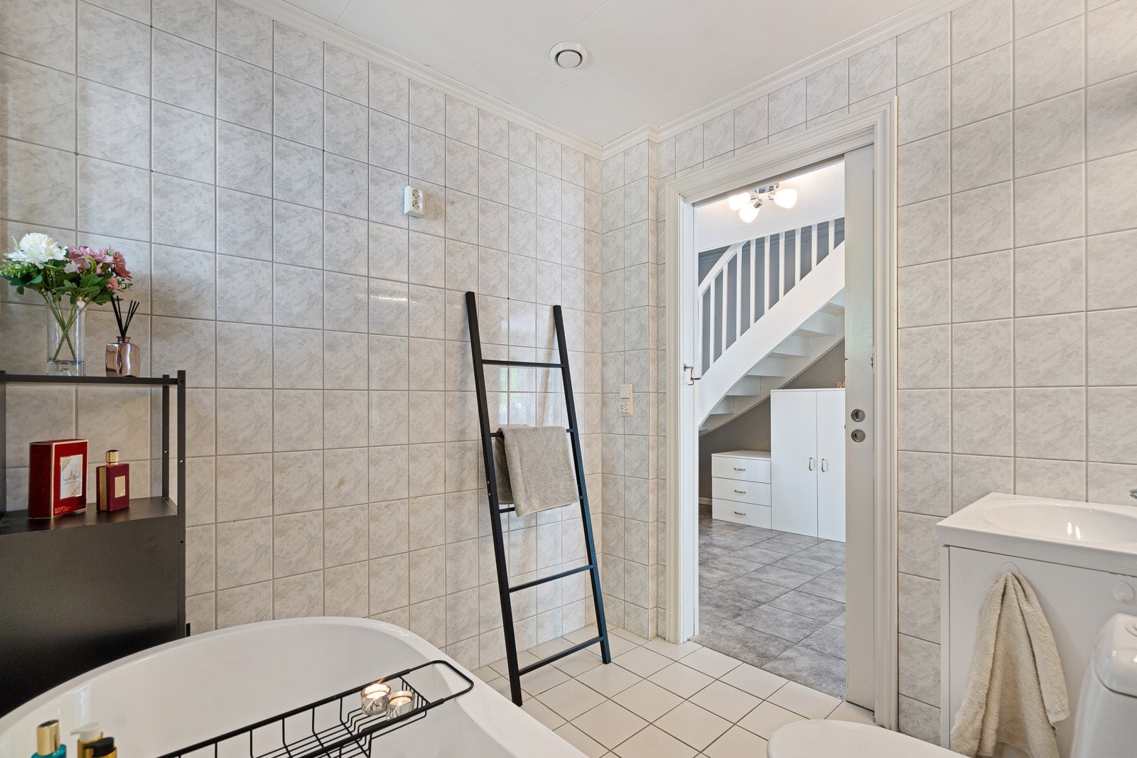 Flislagt bad i 1. etg med varme i gulv Galleribilde