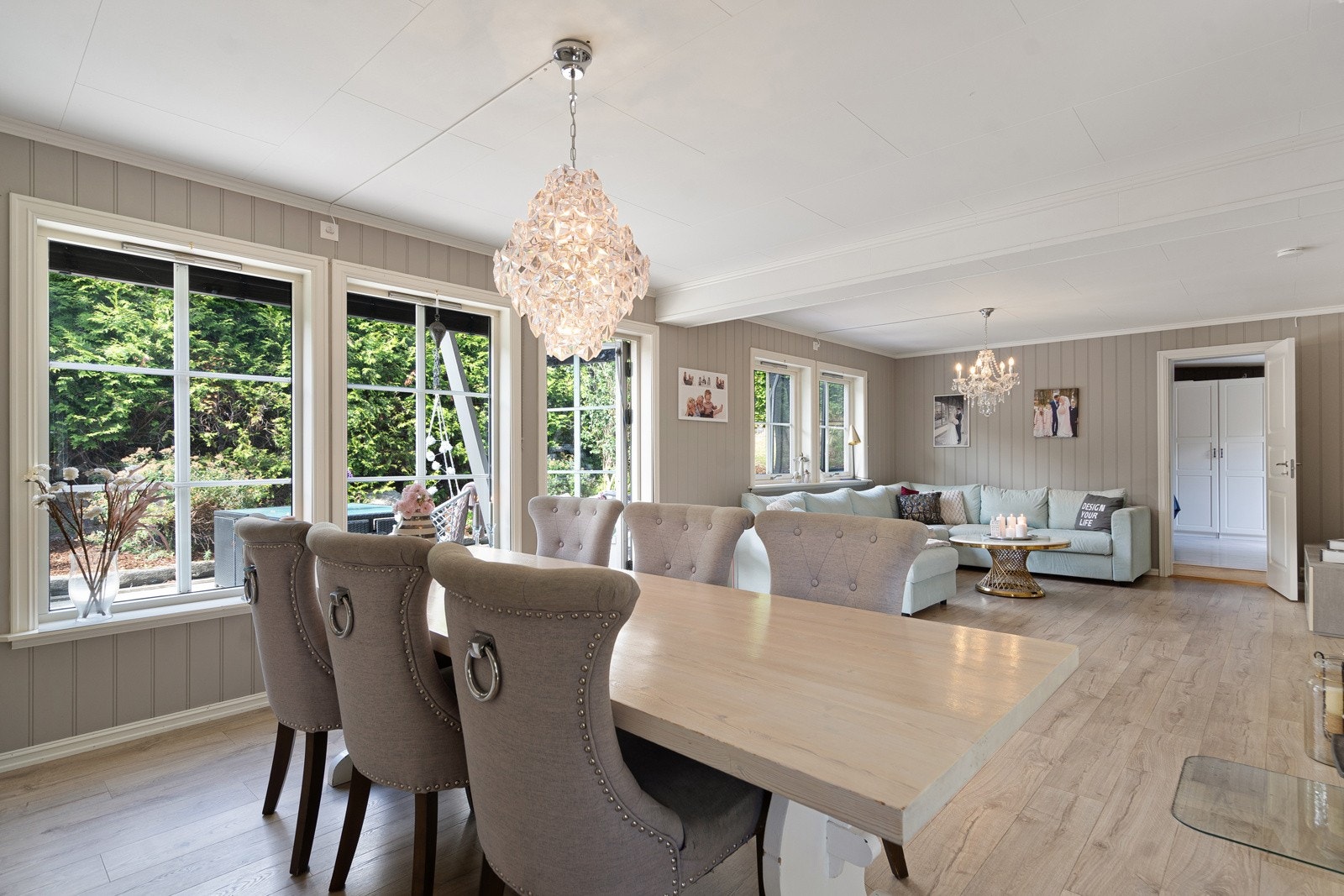 God plass til stor spisestue Galleribilde