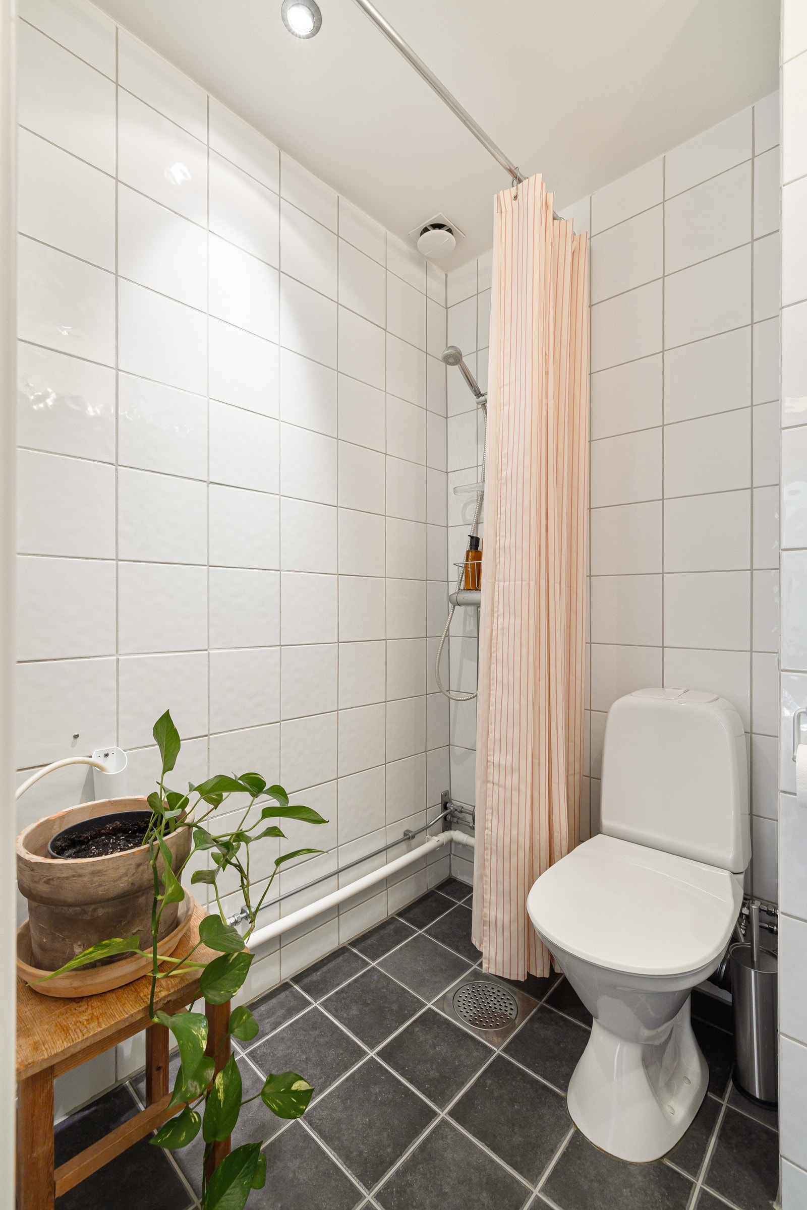 Det er plass og opplegg til vaskemaskin. Galleribilde