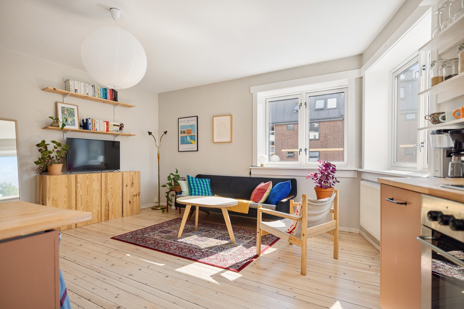 Varmtvann og oppvarming (fjernvarme) er inkl i felleskostnader. Galleribilde