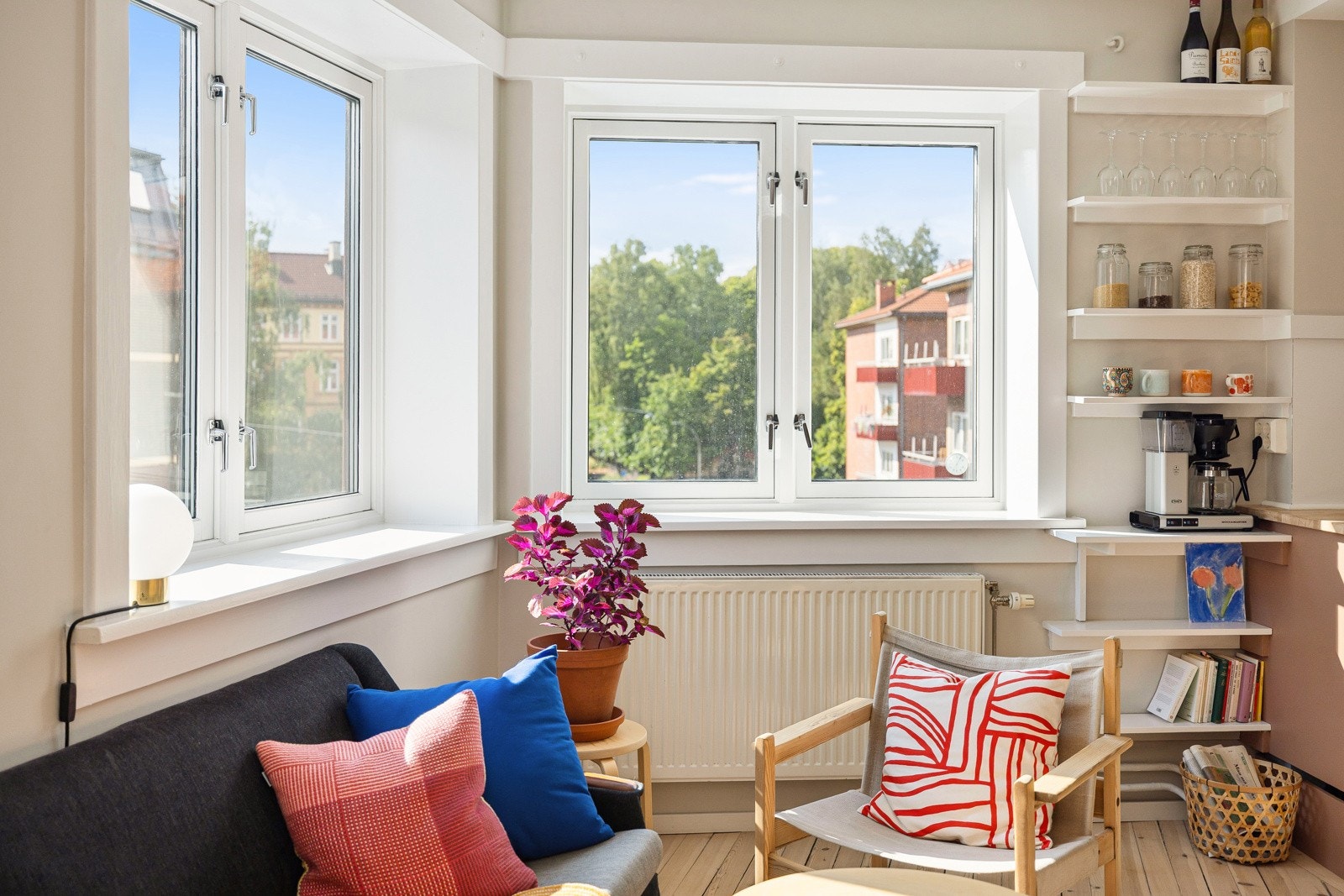 Leiligheten har svært gode lysforhold og ligger perfekt til i 4. etasje. Galleribilde