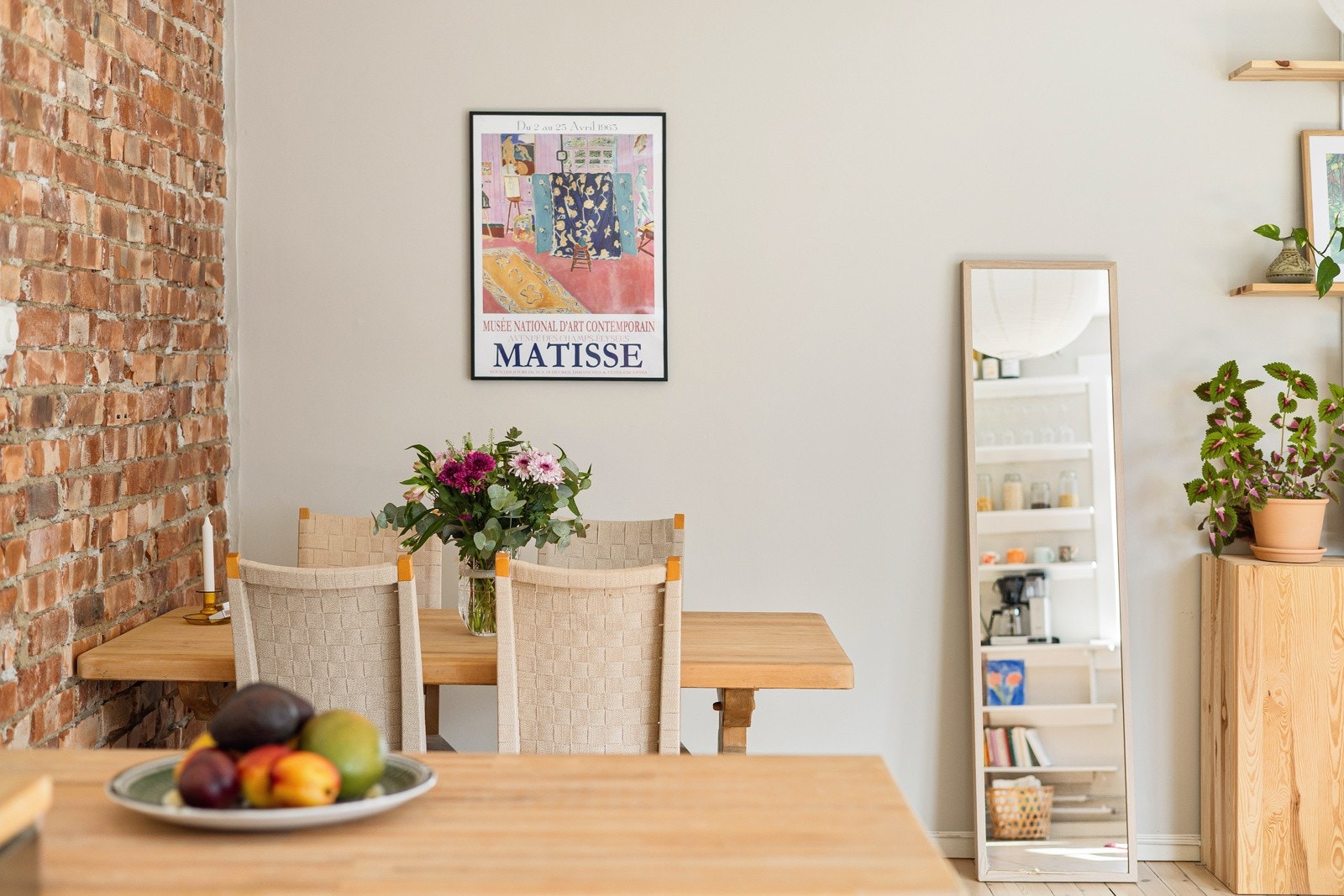 Flott, original teglsteinsvegg i stue. Galleribilde