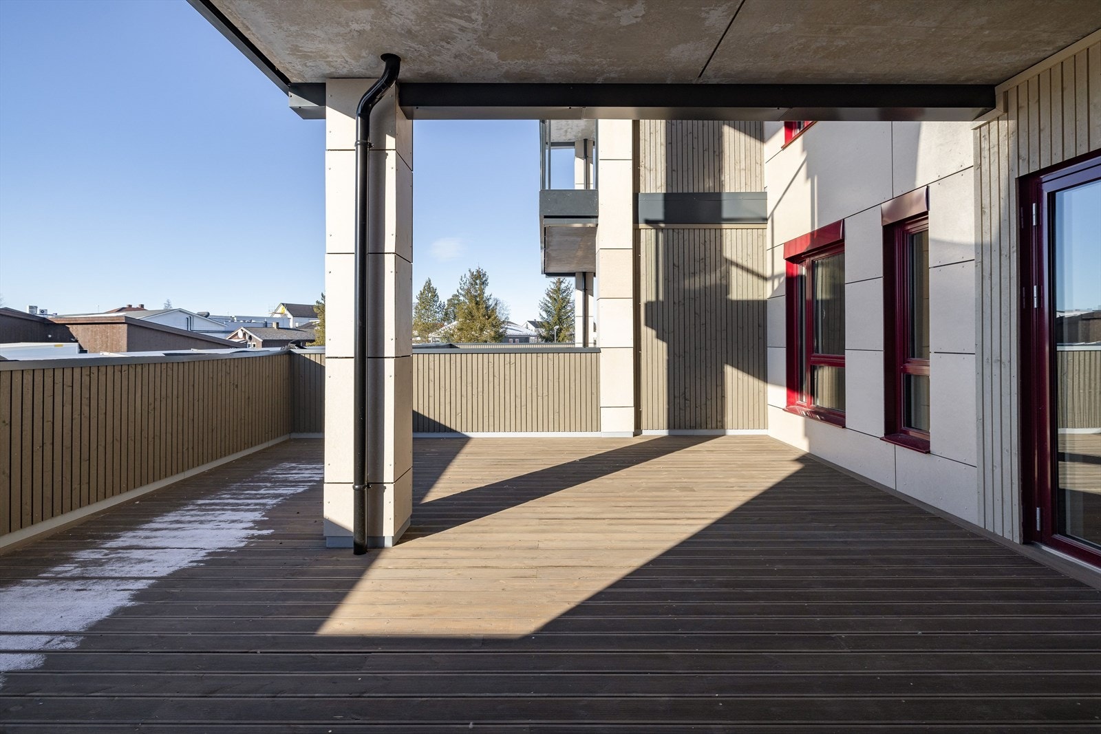 Beliggenheten mot sydvest sørger for gode solforhold. Dette er uten tvil en skikkelig fin plass for lange og late sommerdager! Galleribilde