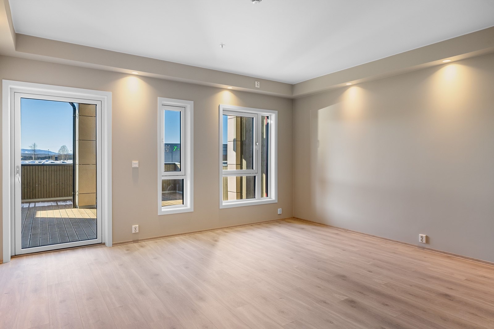 Leiligheten holder en gjennomgående høy standard - her kan du flytte rett inn i en helt ny og ubebodd leilighet! Galleribilde