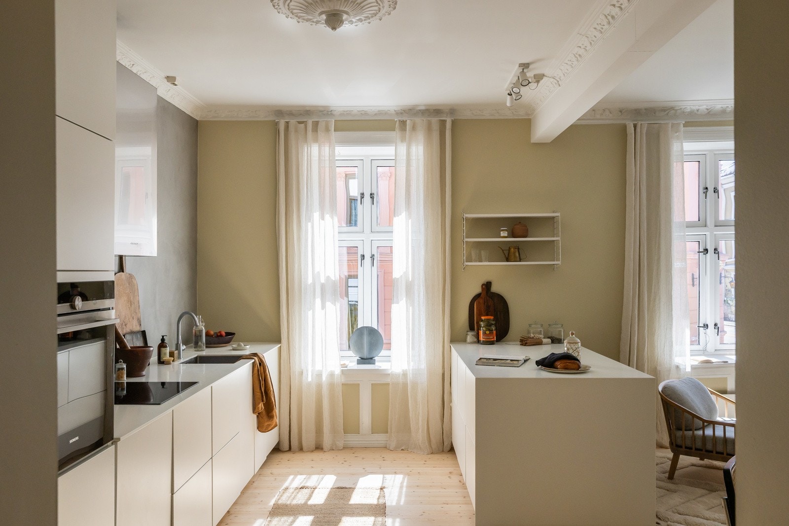 Her er det lett å trives - enten du slapper av alene eller inviterer familie eller venner til hyggelig lag. Galleribilde