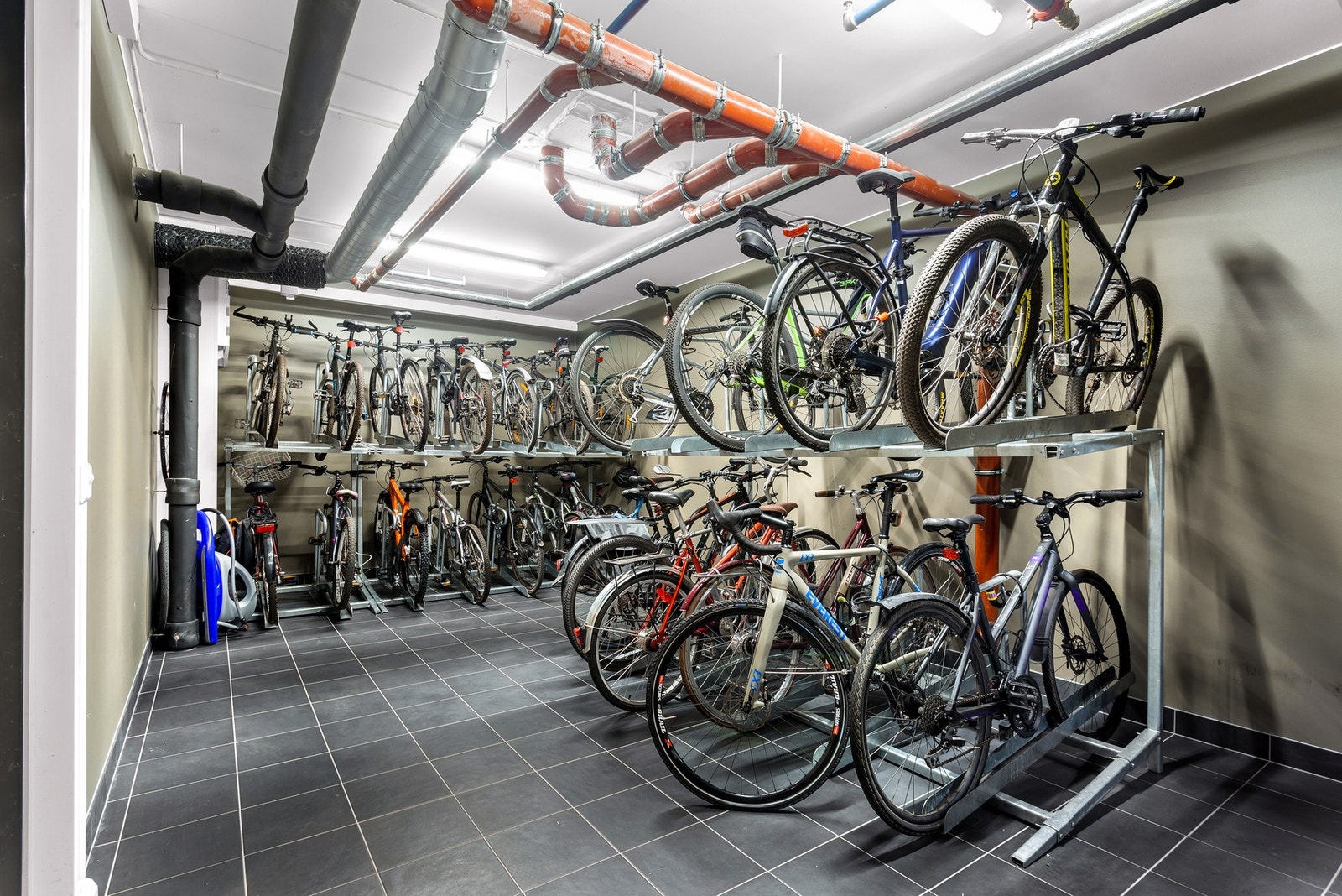 Det er også to felles sykkelboder for lagring av sykler. Galleribilde