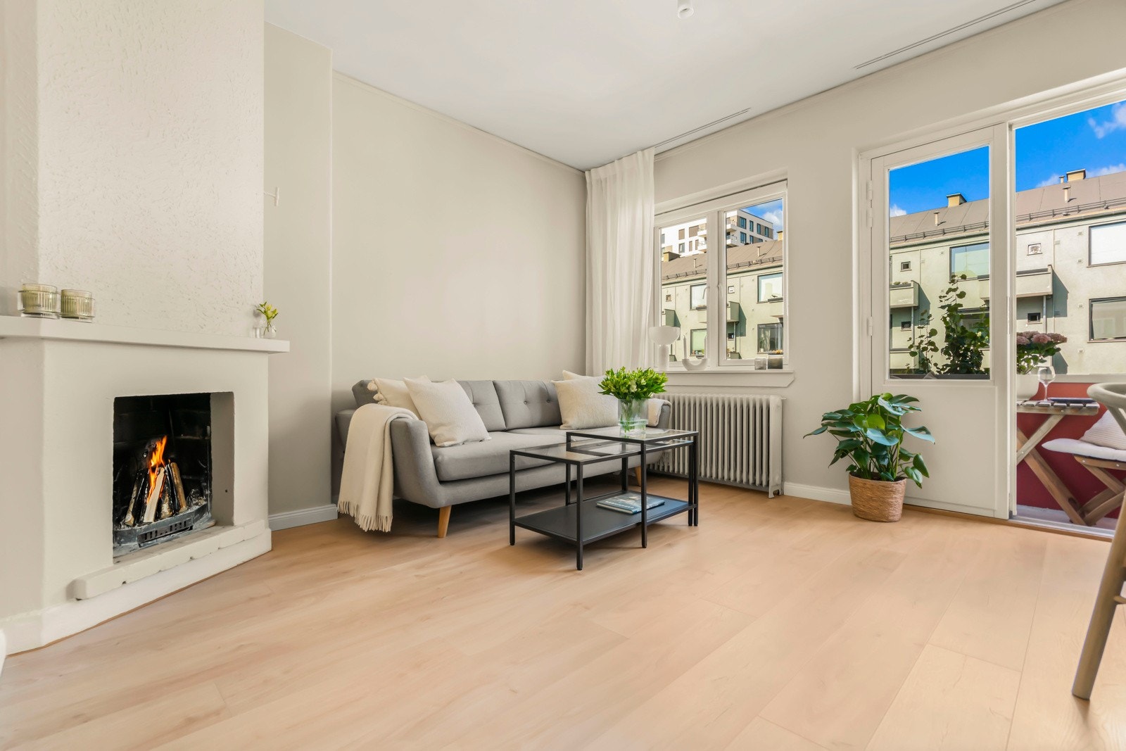 Stuen er svært innbydende med store vindusflater og god takhøyde som skaper en fantastisk romfølelse. Galleribilde