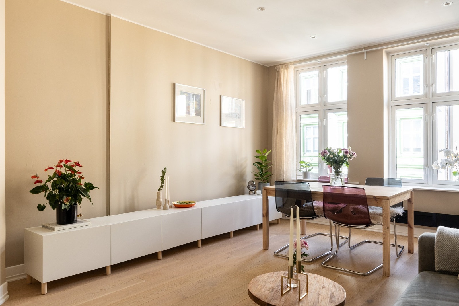 Her får man god takhøyde og rikelig med naturlig lysinnslipp fra store flaggpostvinduer. Galleribilde