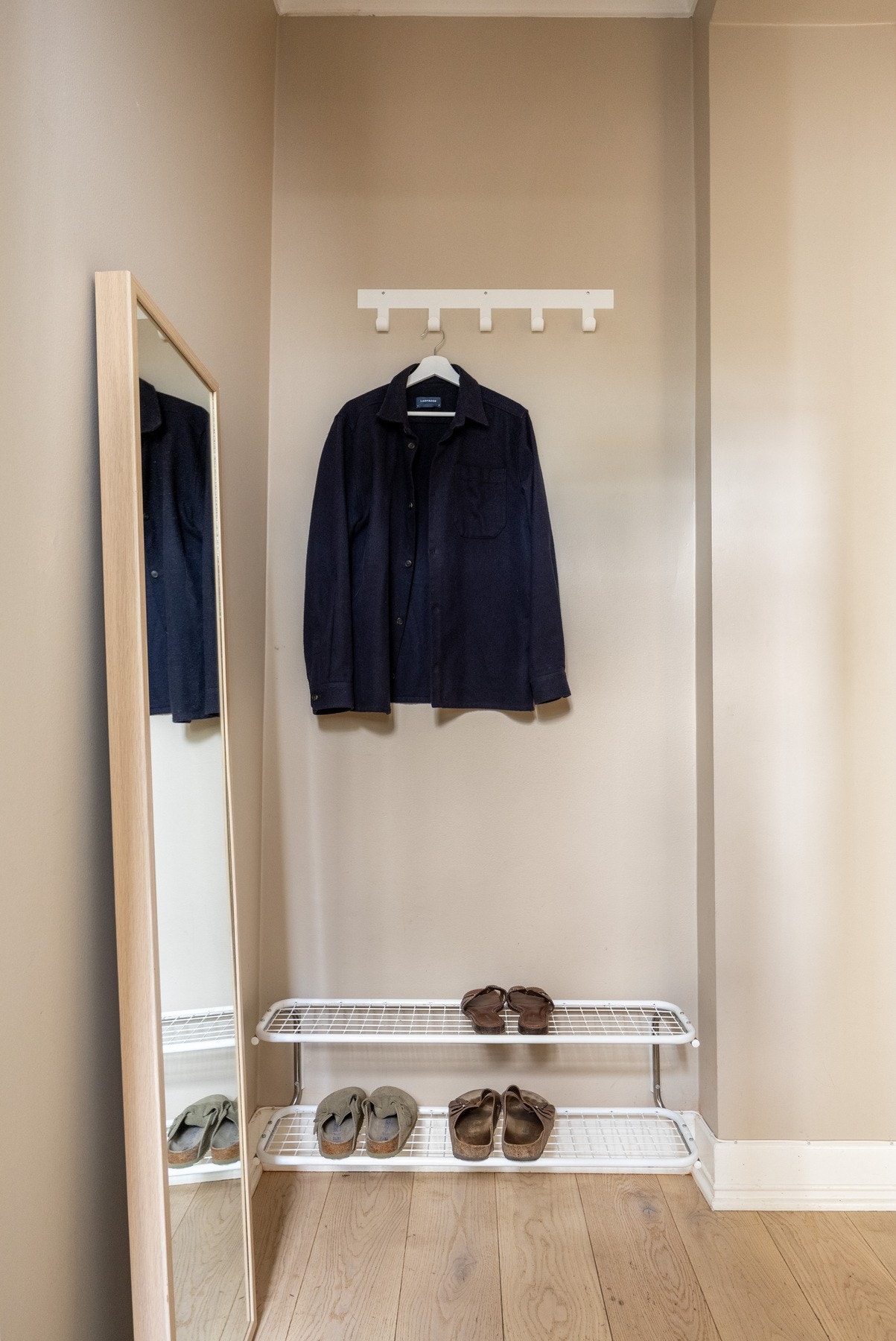 Det er adkomst via felles trappeoppgang med dørcalling. Galleribilde