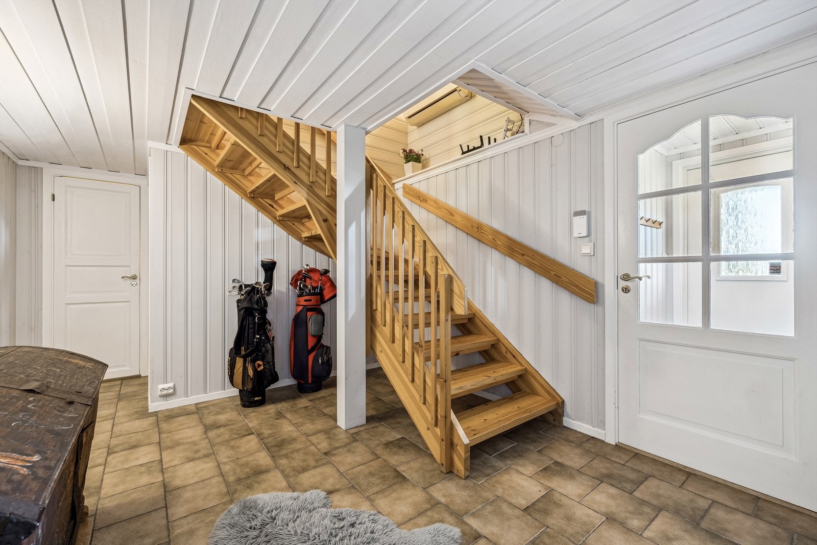 Trapperom/gang i underetasje Galleribilde