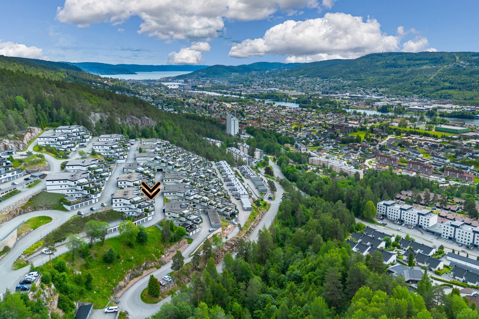 Privatmegleren v/ Sander Gundersen har gleden av å presentere denne flotte terrasseleiligheten! Galleribilde