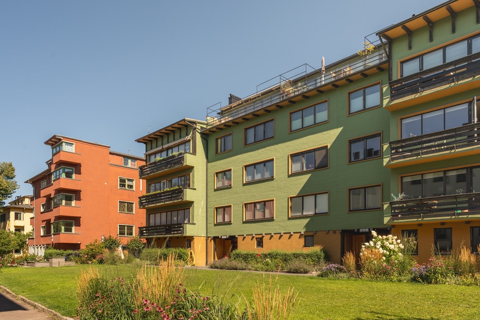 Den er et godt eksempel på funksjonalistisk arkitektur fra mellomkrigstiden med godt uttrykk for Torps formspråk Galleribilde