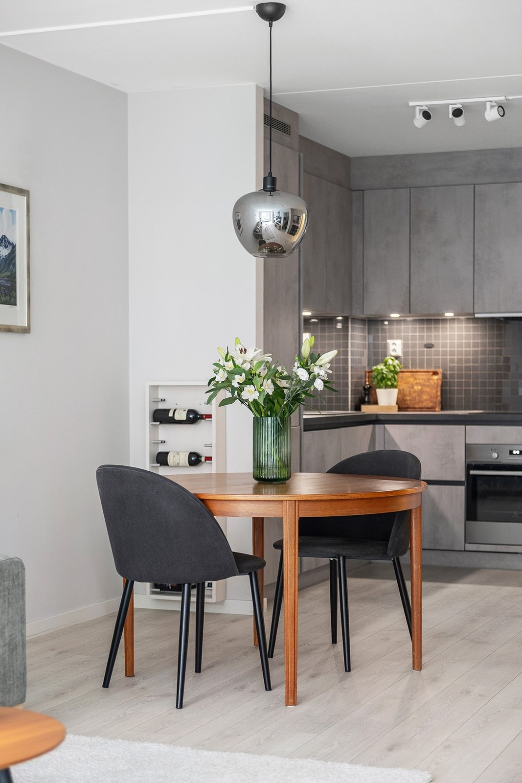 God plass til hyggelig spisebord Galleribilde