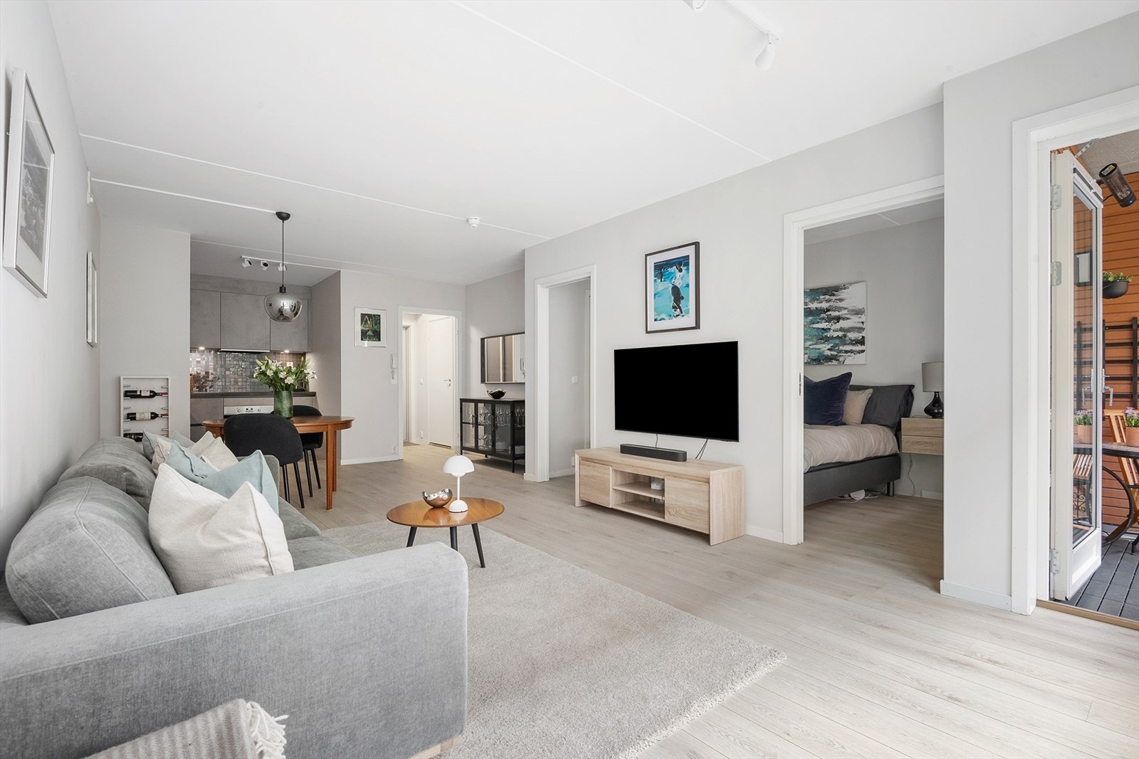 Fra stuen har du utgang til en hyggelig balkong på 3 m² Galleribilde