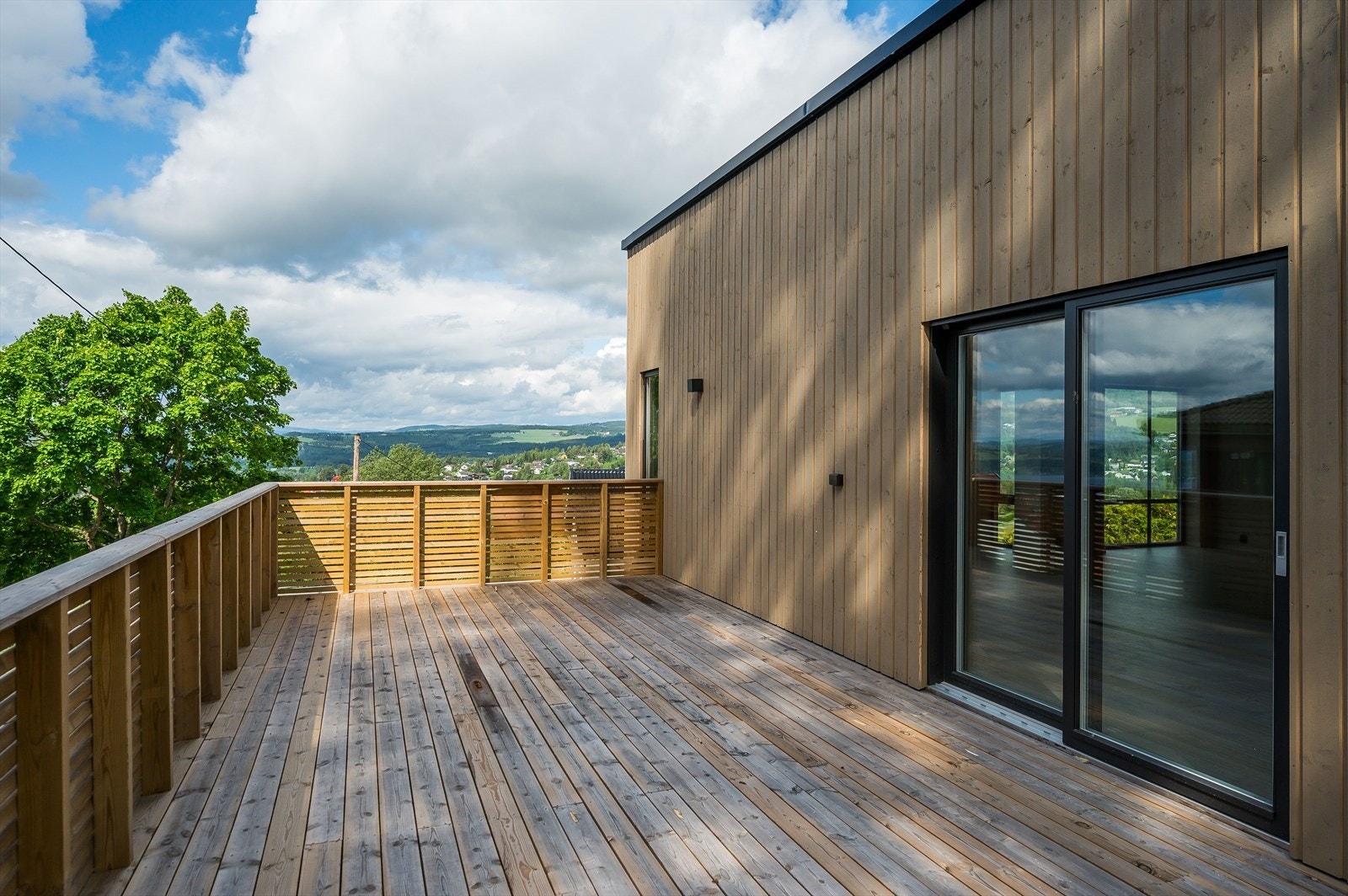 Romslig terrasse Galleribilde