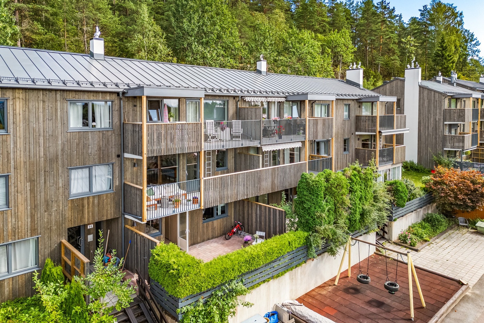 Her har du full kontroll på barna dine mens du selv nyter kaffekoppen på terrassen Galleribilde