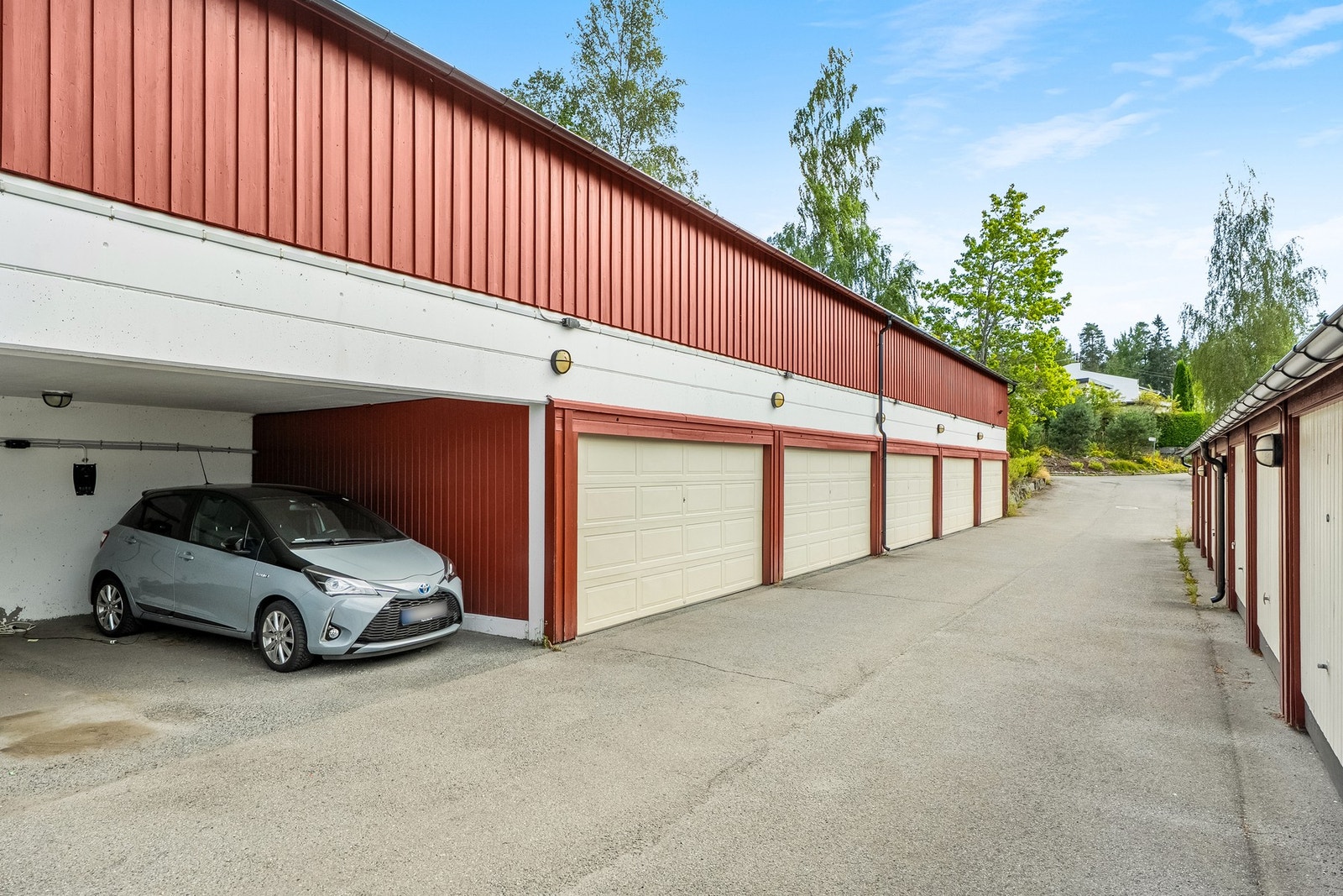 Egen garasjeplass i dobbelgarasje med lader. Galleribilde