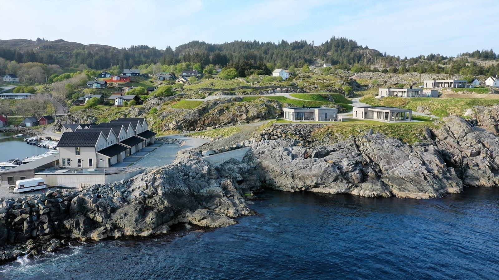 Austevoll har en tradisjonsrik og levende kystkultur, med alt en ønsker seg av et feriested. Galleribilde