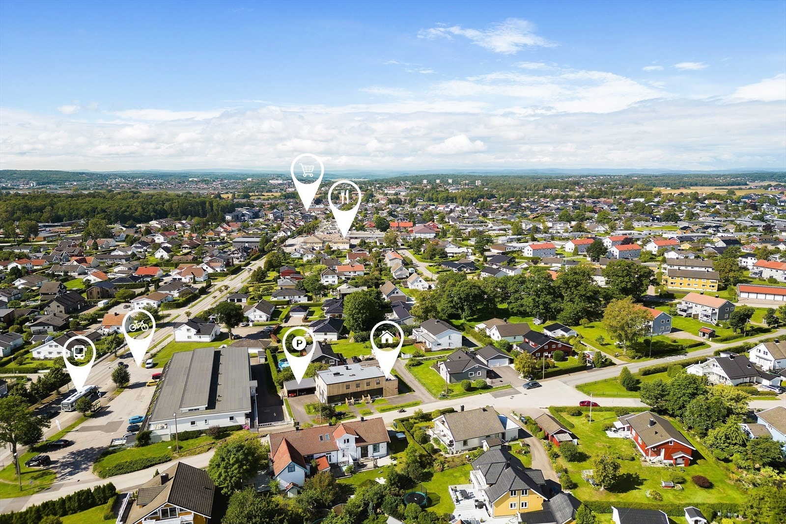 Sjønær beliggenhet i et veletablert og attraktivt nabolag Galleribilde