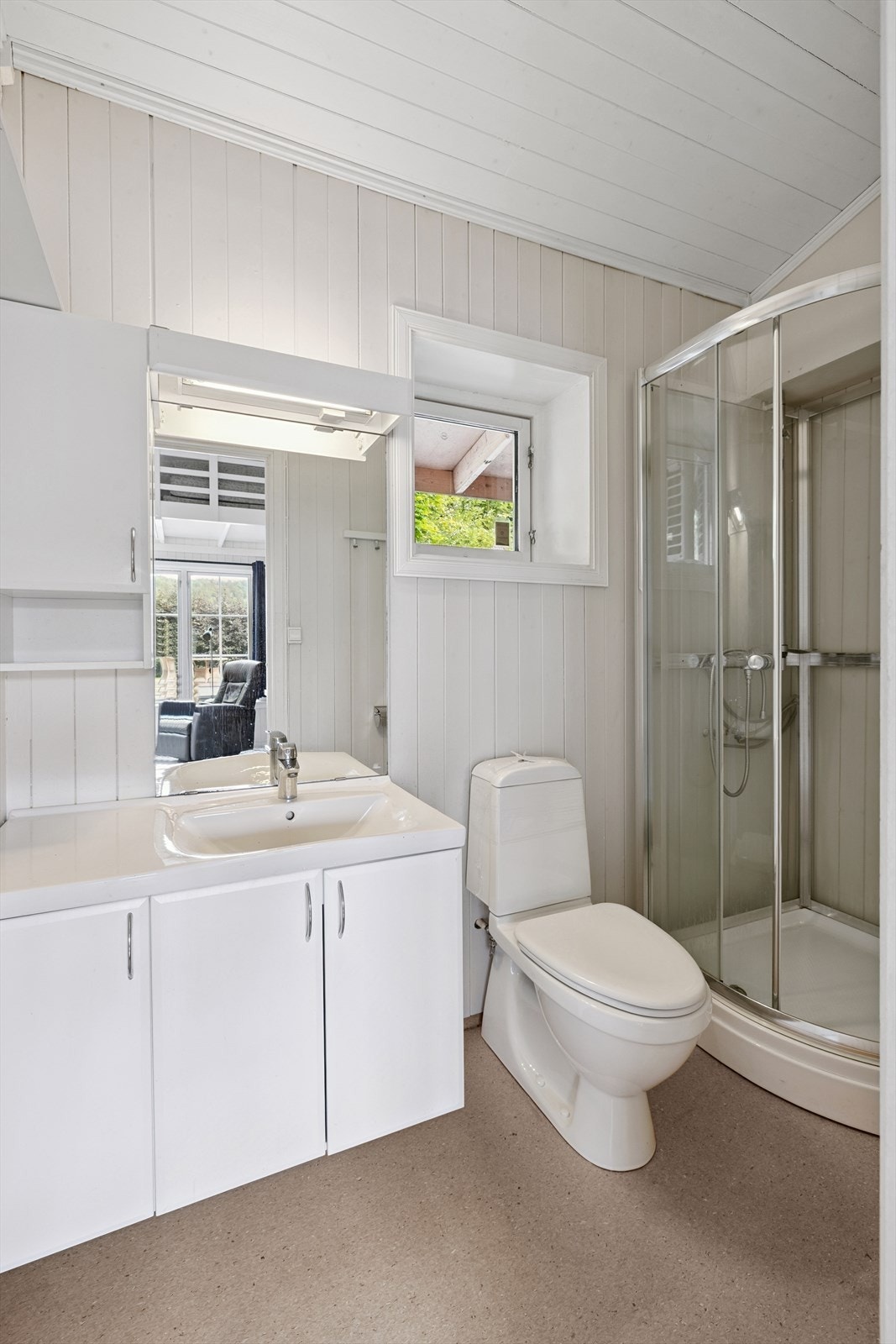 bad i garasjebygg Galleribilde