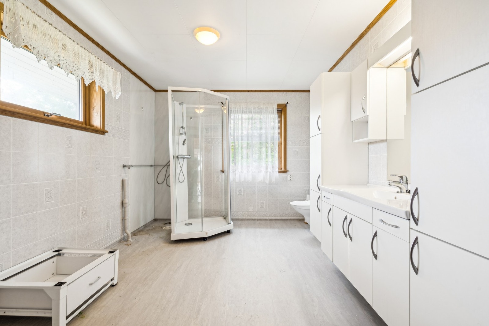 Eldre bad med moderniserings behov for å imøtekomme dagens standard Galleribilde