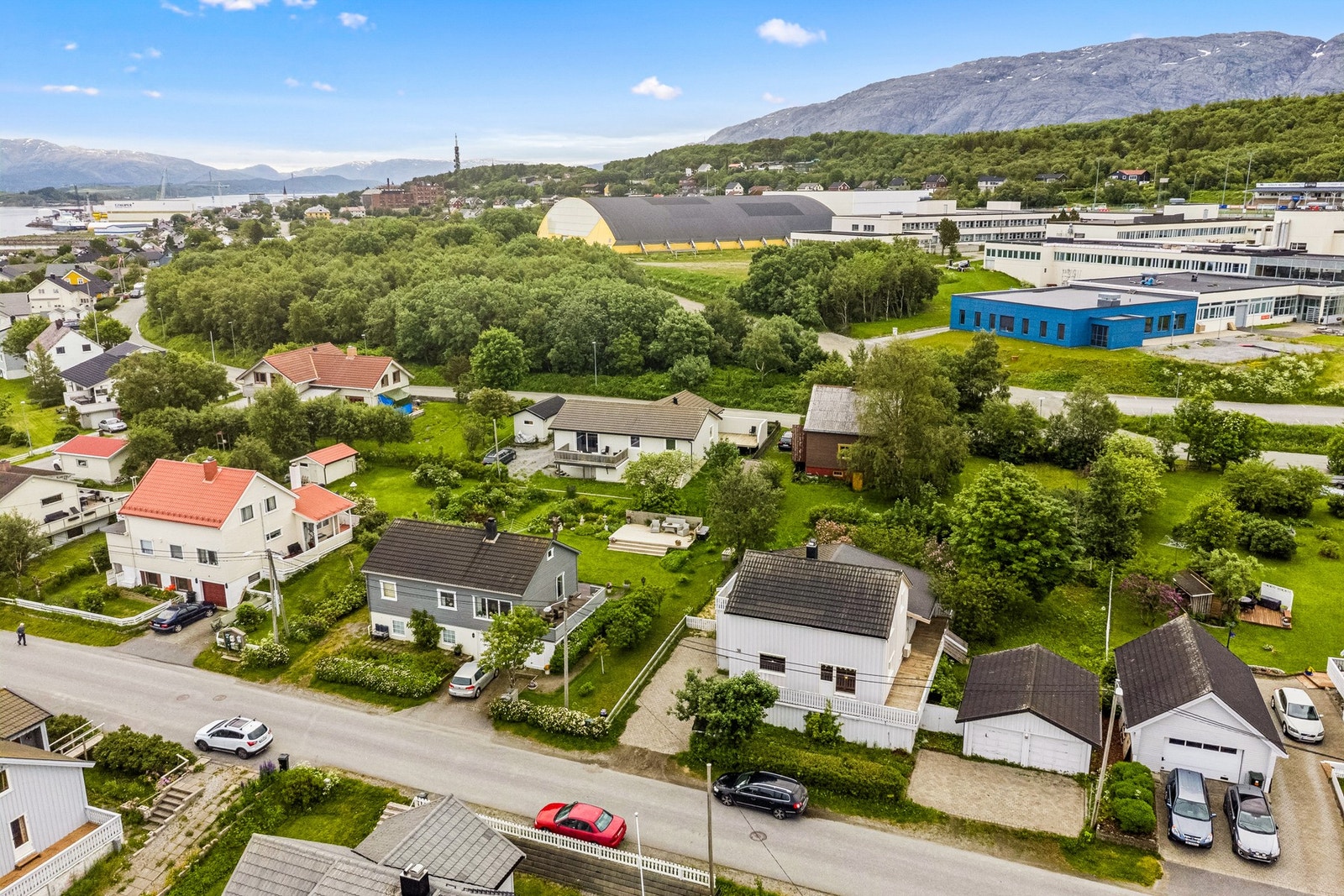 Her bor du i et rolig område med gangavstand til sentrum, barnehager, skoler og idrettsanlegg Galleribilde