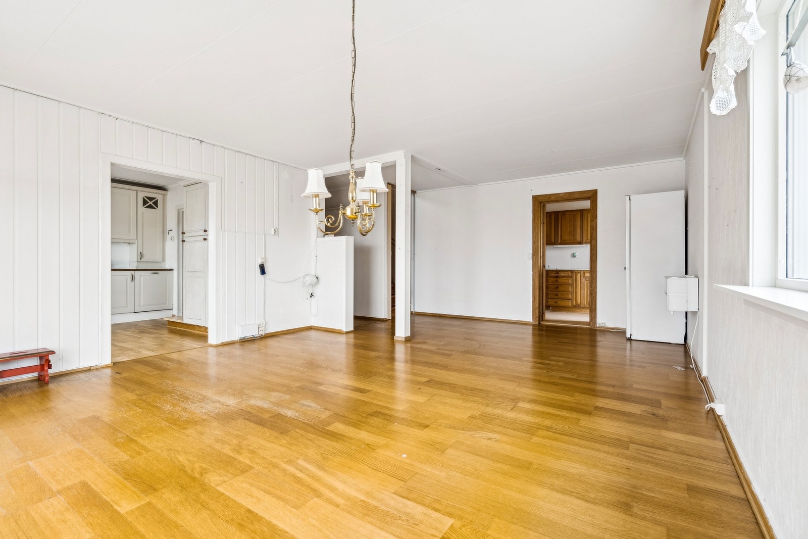 Boligen fremstår med normal standard i forhold til byggeår og er normalt godt vedlikehold Galleribilde