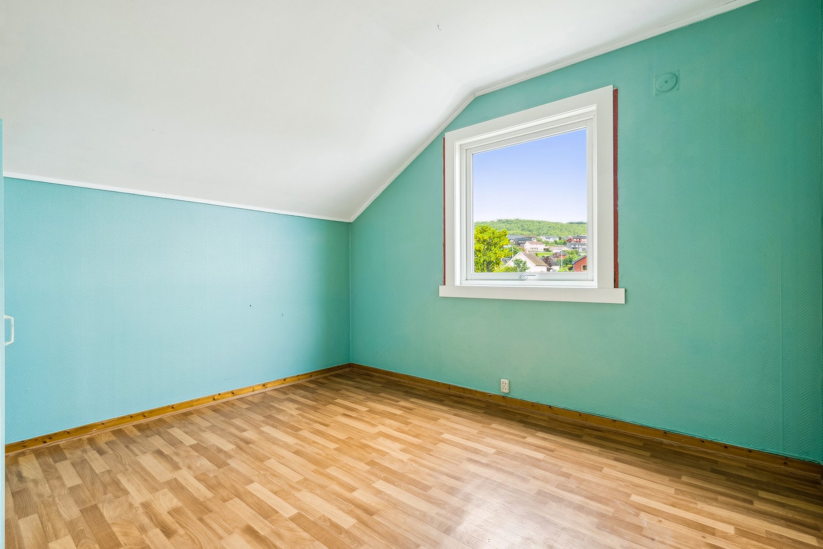 Alle de tre soverommene har god størrelse - her får både store og små rikelig med plass til å trives Galleribilde