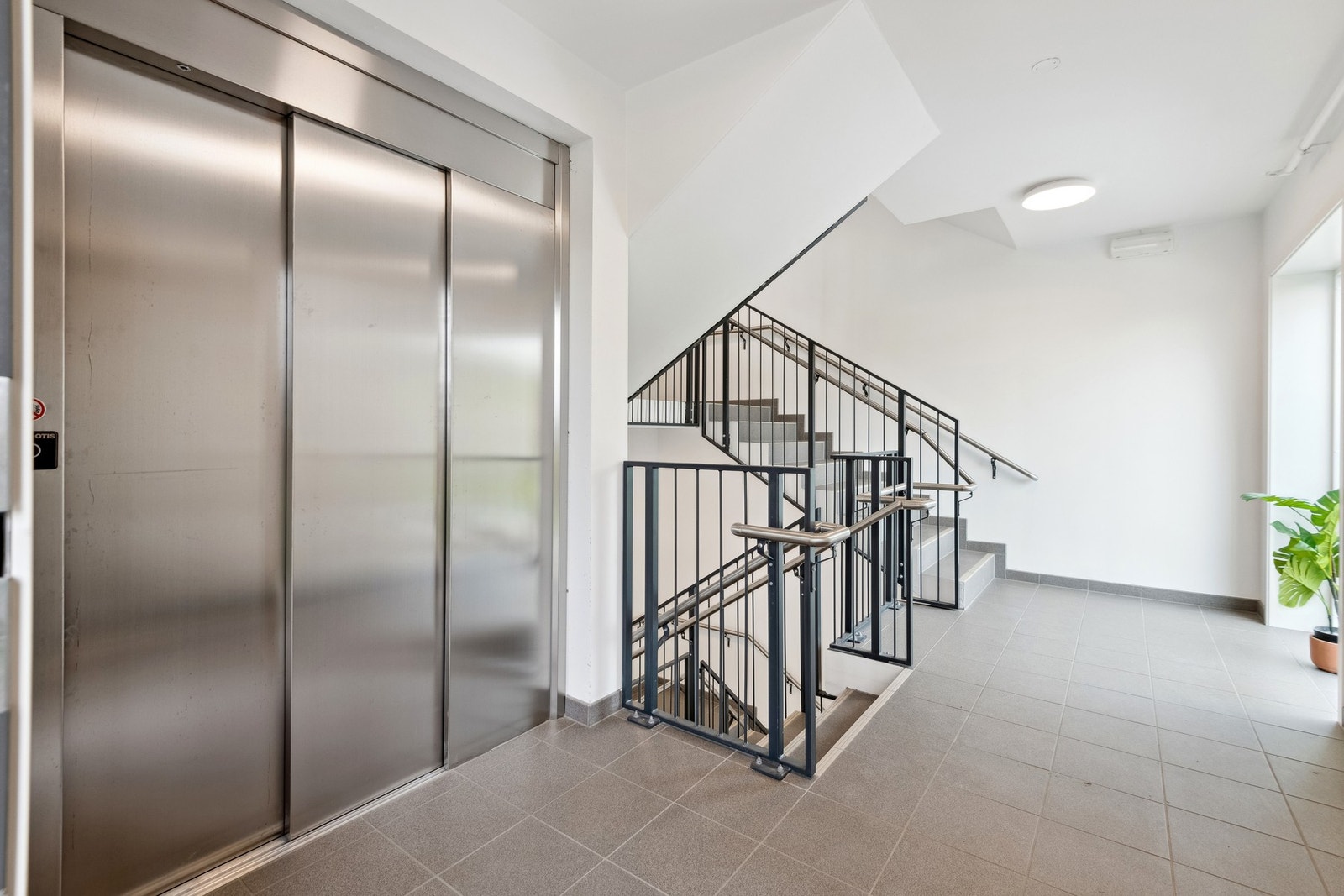 Heis, som gjør det lettvint om man skal en kjapp tur ut fra 1. etasje eller man skal ned til bilen i parkeringskjelleren. Galleribilde