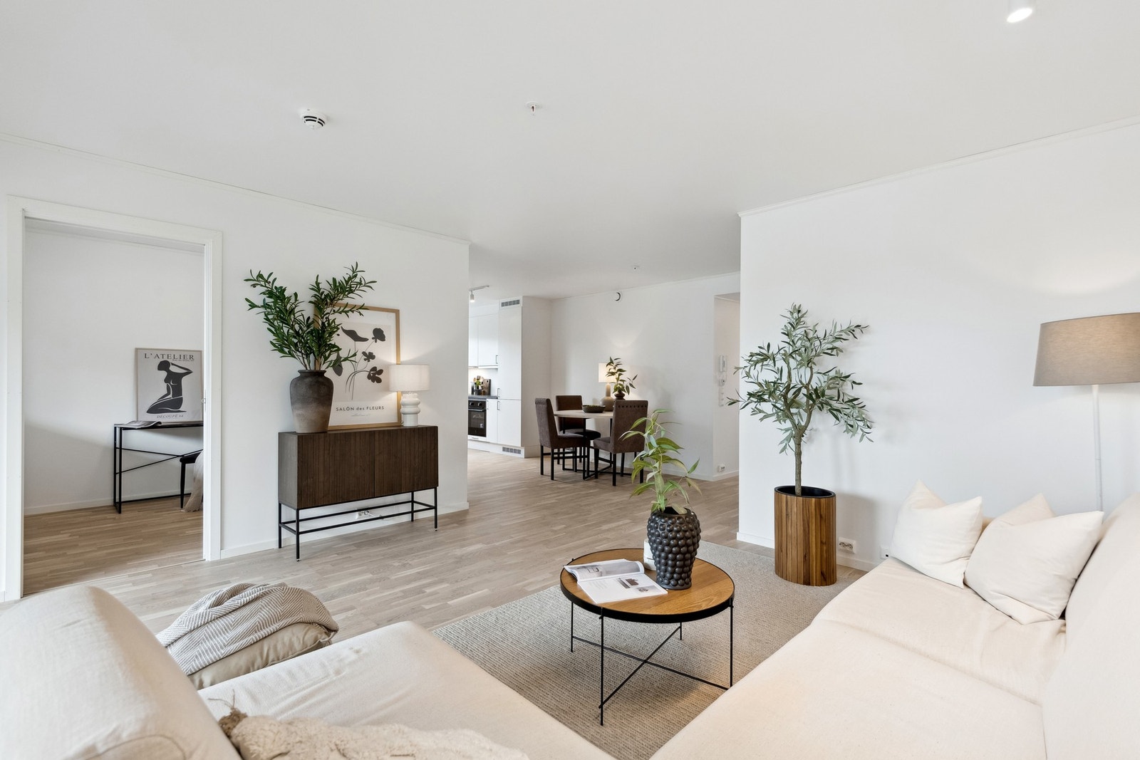 Vannbåren varme i gulvet i gang, stue, kjøkken og bad. Galleribilde