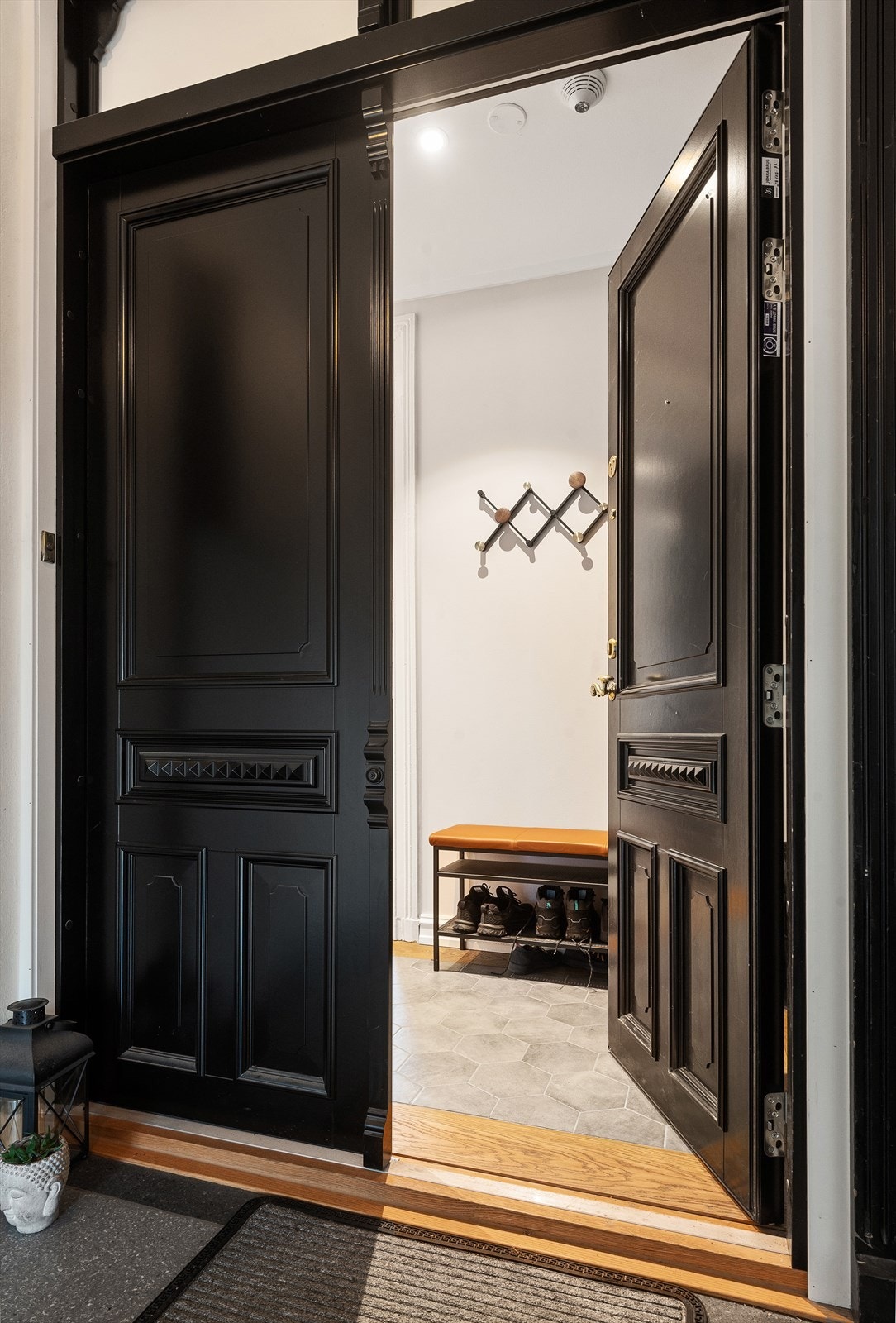 Tofløyet entredør B30 (brannkvalifisert) fra 2018. Galleribilde