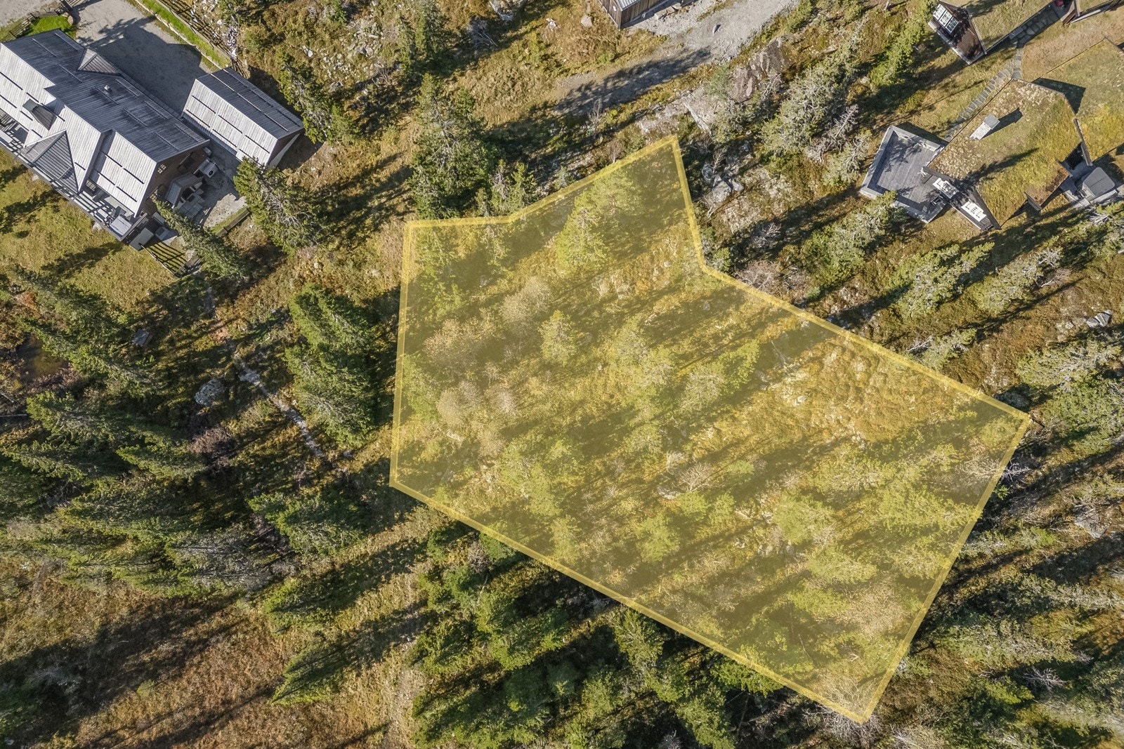 Tiurmyra 8 er den perfekte tomt for den som ønsker et enkelt og aktivt liv til fjells! Galleribilde