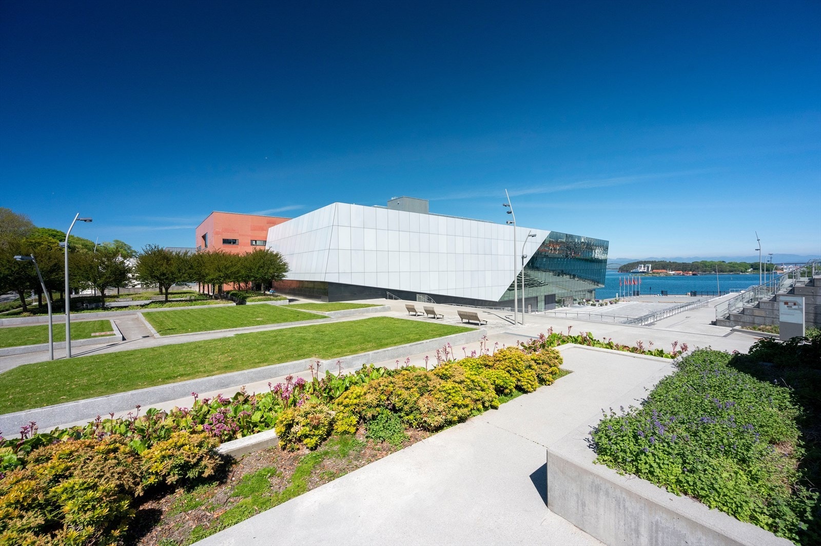 Konserthuset og parken like bortenfor Galleribilde