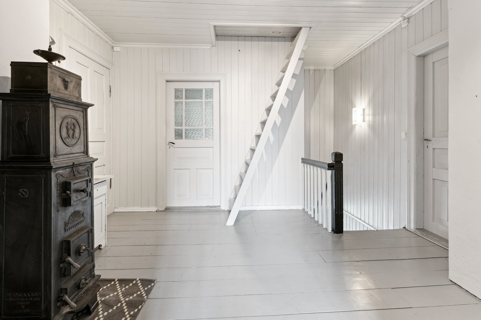 Bustaden har også kaldtloft med god takhøgde og lagringsplass. Galleribilde