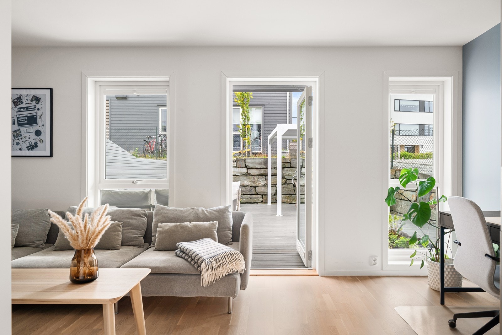 Utgang til romslig uteområde Galleribilde