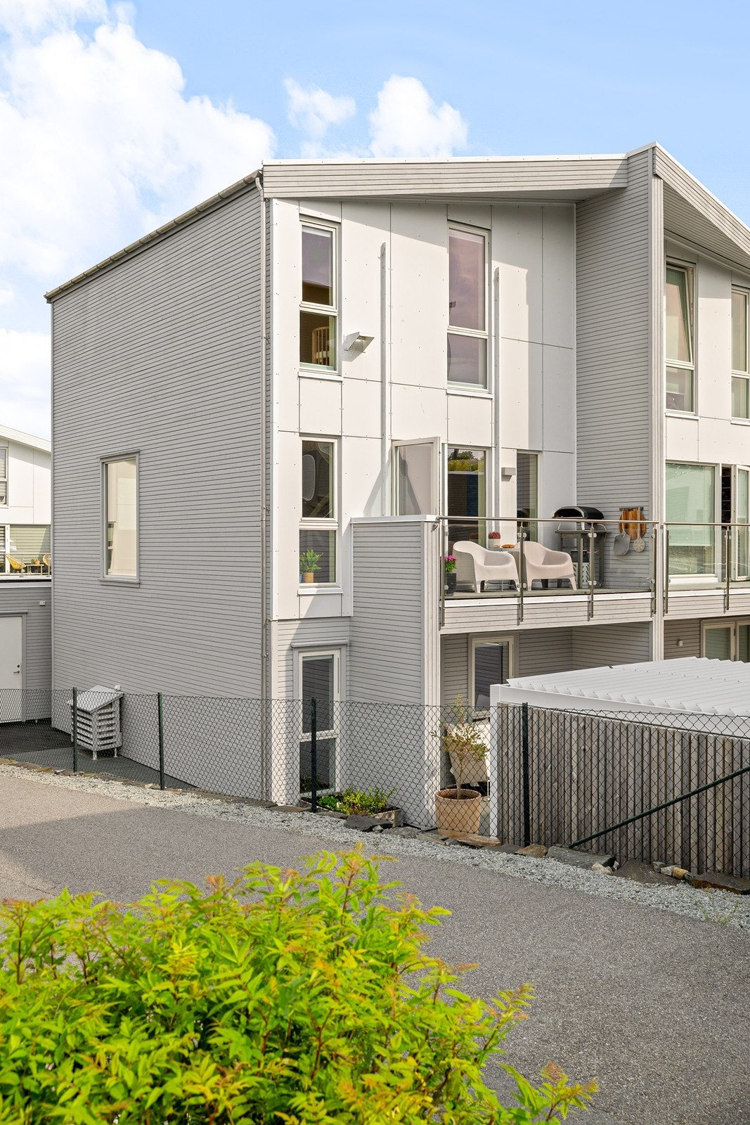 En moderne og innholdsrik del av tomannsbolig Galleribilde