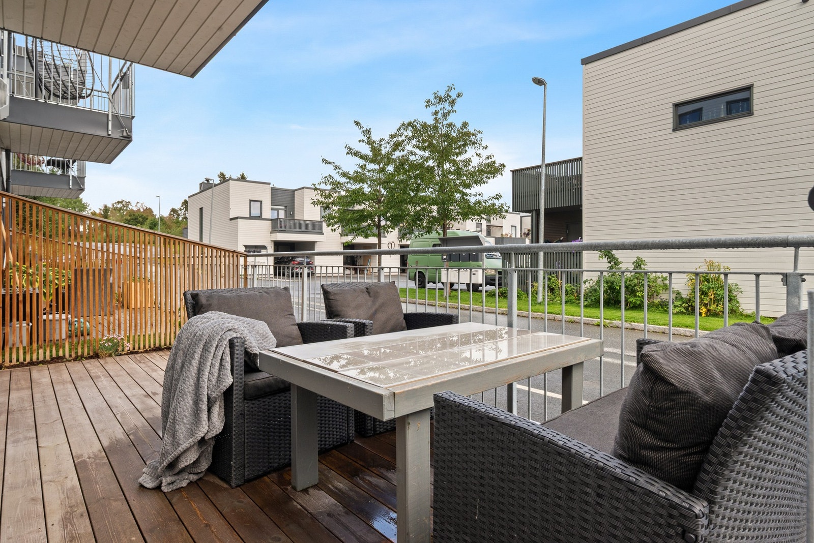 Terrassen er delvis overbygd og har et areal på ca. 11 kvm. Galleribilde