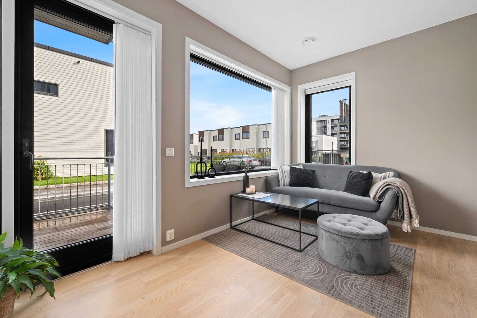 Om sommeren gir terrassen en fin forlengelse av rommet. Galleribilde