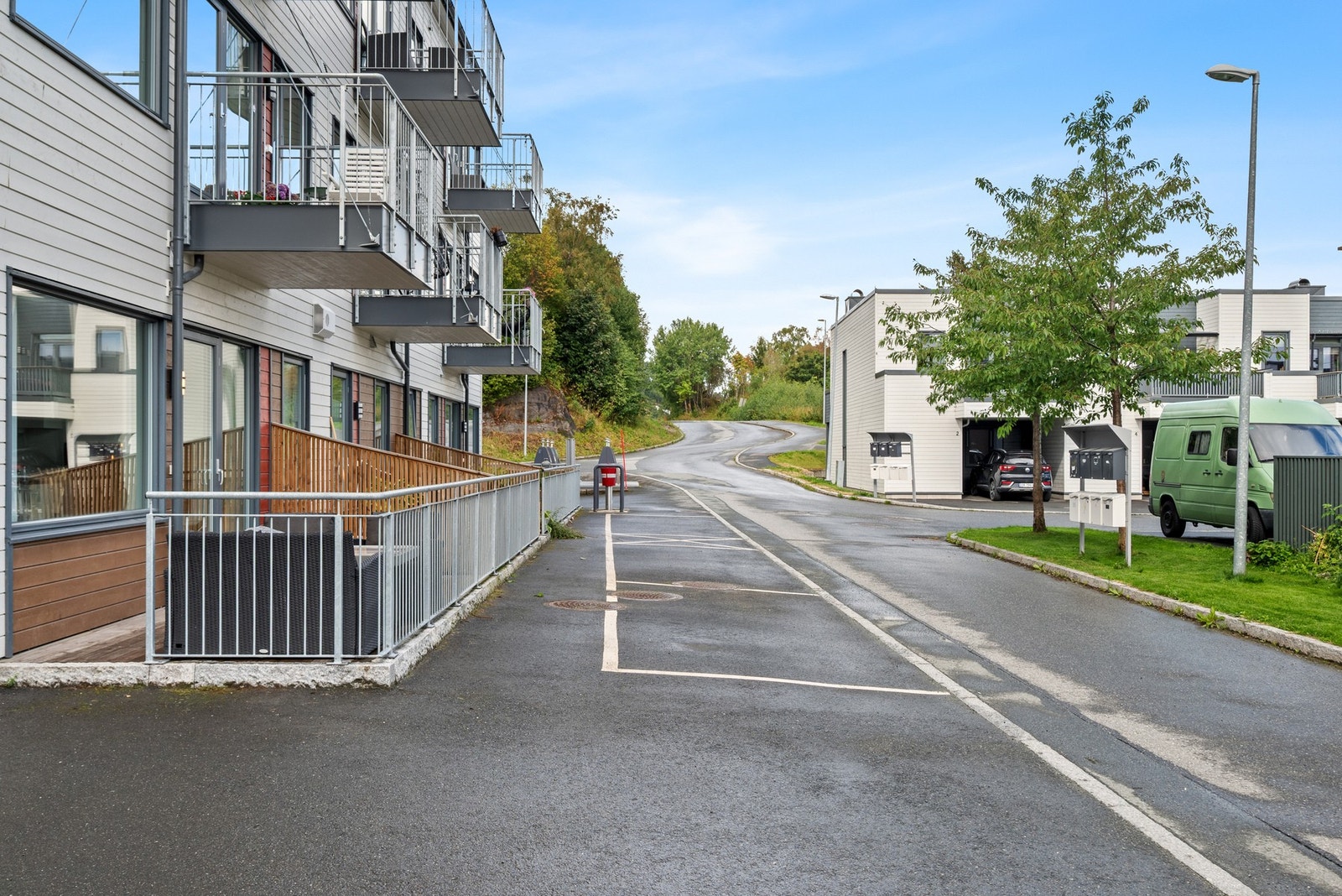 Med bil tar det ca. 15 min til Orkanger, 20 min til Tiller, 30 min til Trondheim og 50 min til Værnes lufthavn. Galleribilde