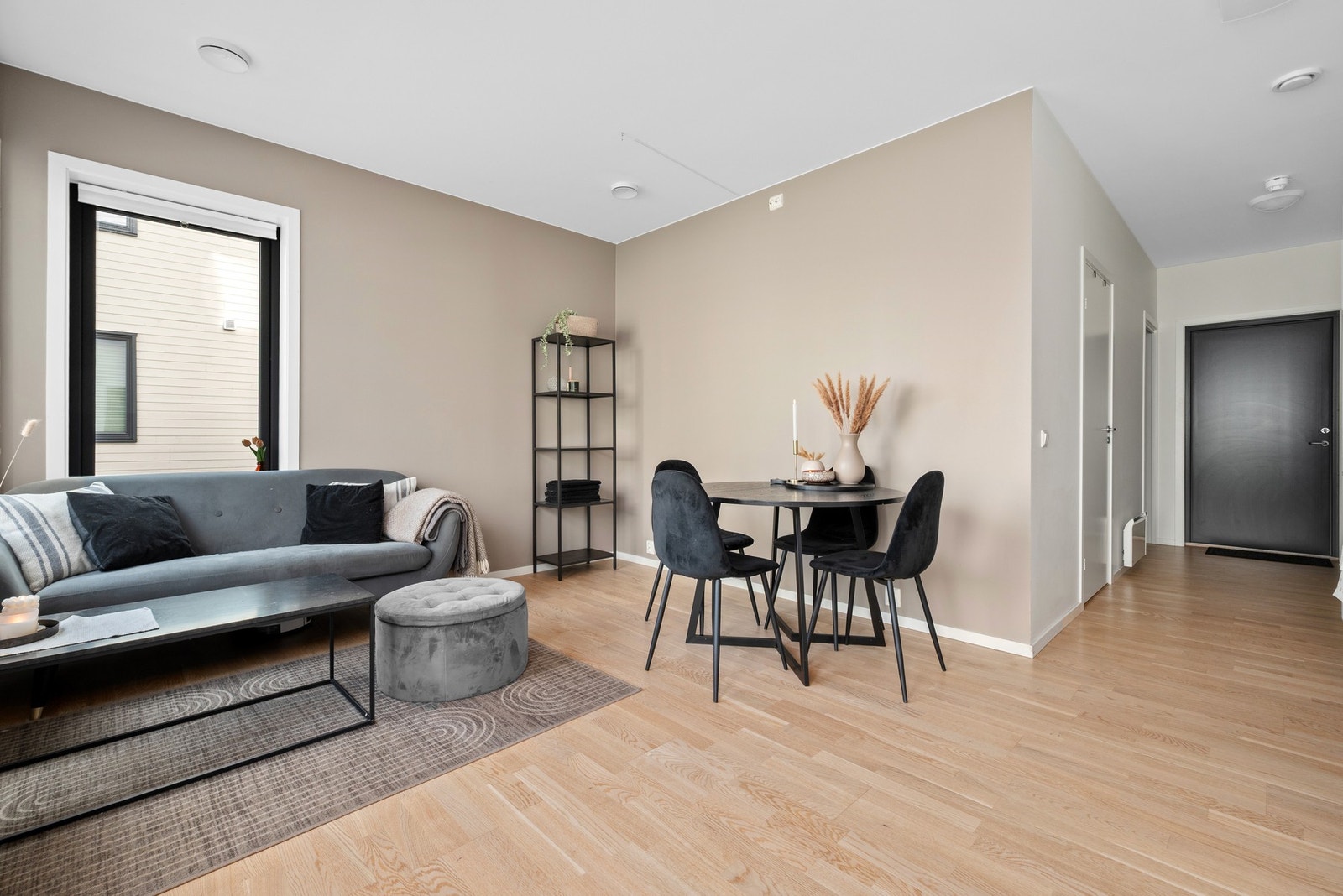 Parkettgulvet er lagt sømløst for et helhetlig preg. Galleribilde