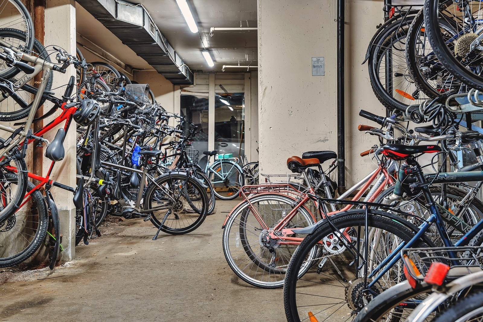 Sykkelparkering. Galleribilde