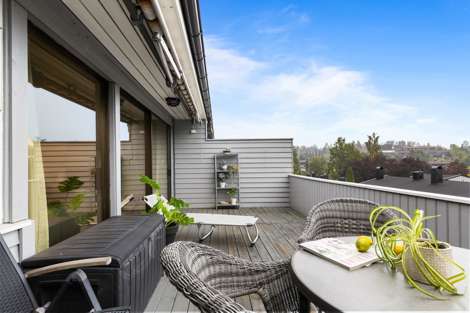 Huset har ideelle solforhold med sol fra morgen til kveld. Galleribilde