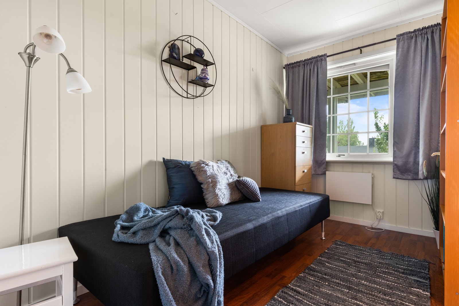 Soverom 2 er et godt barnerom med garderobeskap. Galleribilde